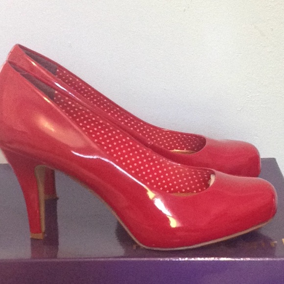 Like new Red Patent Leather Heels - Picture 2 of 6